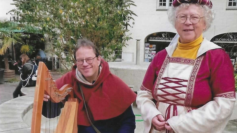 Kulinarischer Stadtspaziergang durch das historische Oldesloe begleitet von Harfenspiel