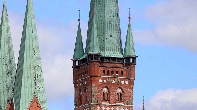 Über den Dächern Lübecks.