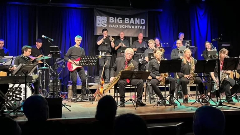 Tanz in den Mai mit der Big Band Bad Schwartau