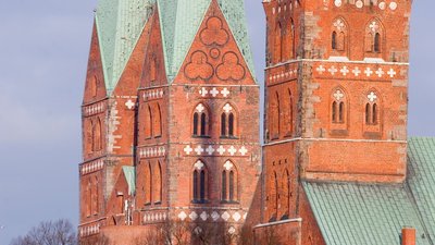 Benefiz- Führung durch die  Türme und  Gewölbe zum Dachreiter zugunsten des Sieben-Türme-Projektes