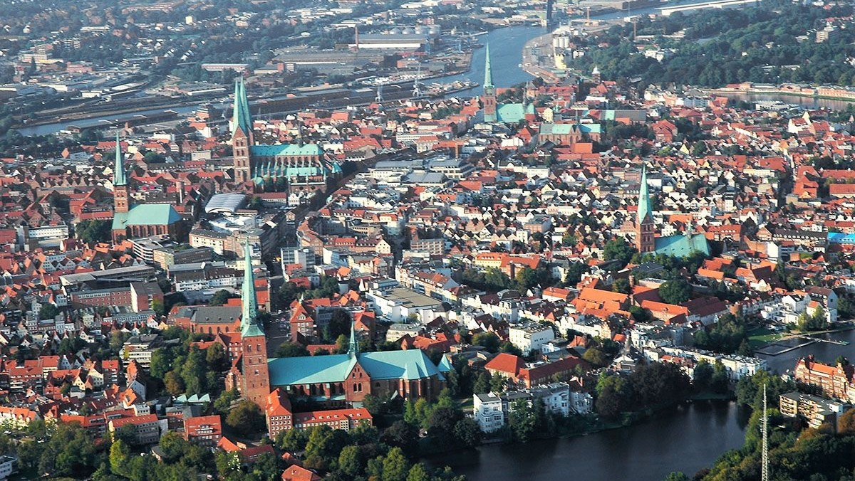 Benefiz-Sonderführung durch die UNESCO-Welterbe-Altstadt Lübeck inkl. Kirchenführung in der Ev-Reformierten Kirche, Start am Holstentor
